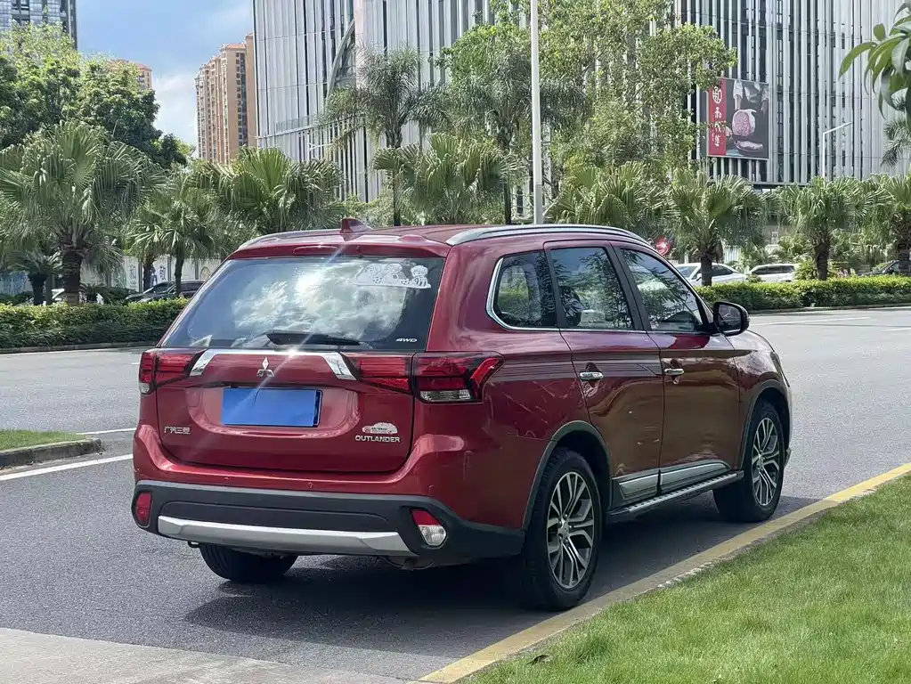 Outlander 2.4 L 4 WD Elite 5-seat