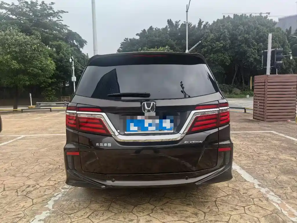 Elysion 2.4 L Luxury