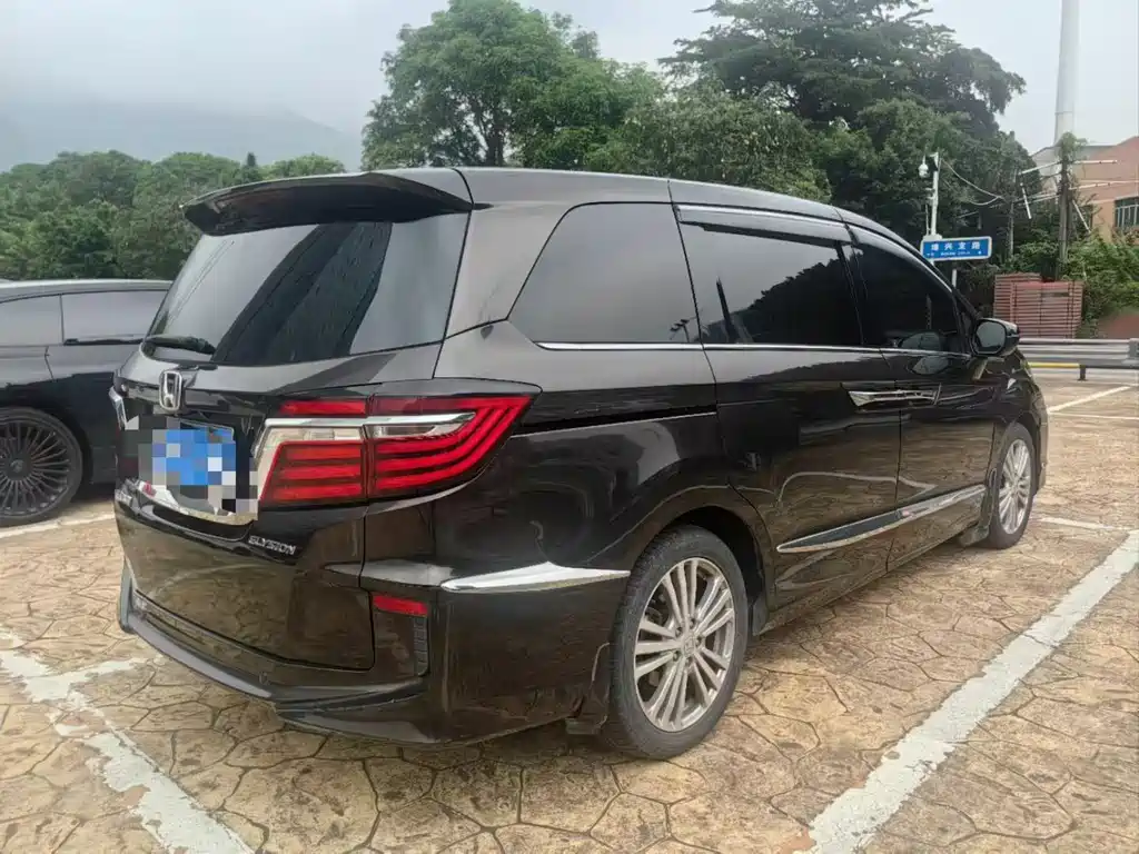 Elysion 2.4 L Luxury