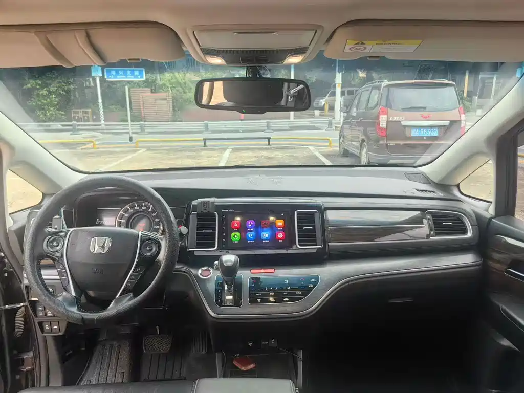 Elysion 2.4 L Luxury