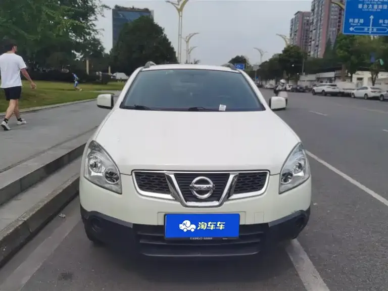 Nissan Qashqai 1.6 XE 5 MT 2 WD