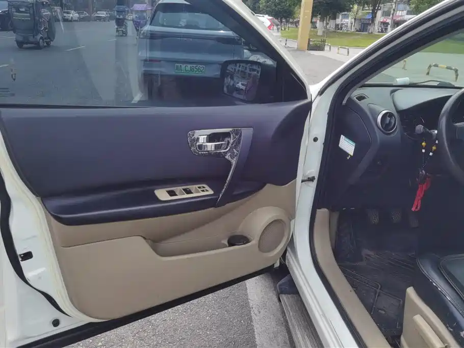 Qashqai 1.6 XE 5 MT 2 WD
