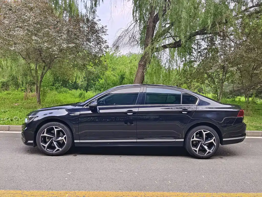 Magotan 200 10 K Commemorative 330 TSI DSG Luxury