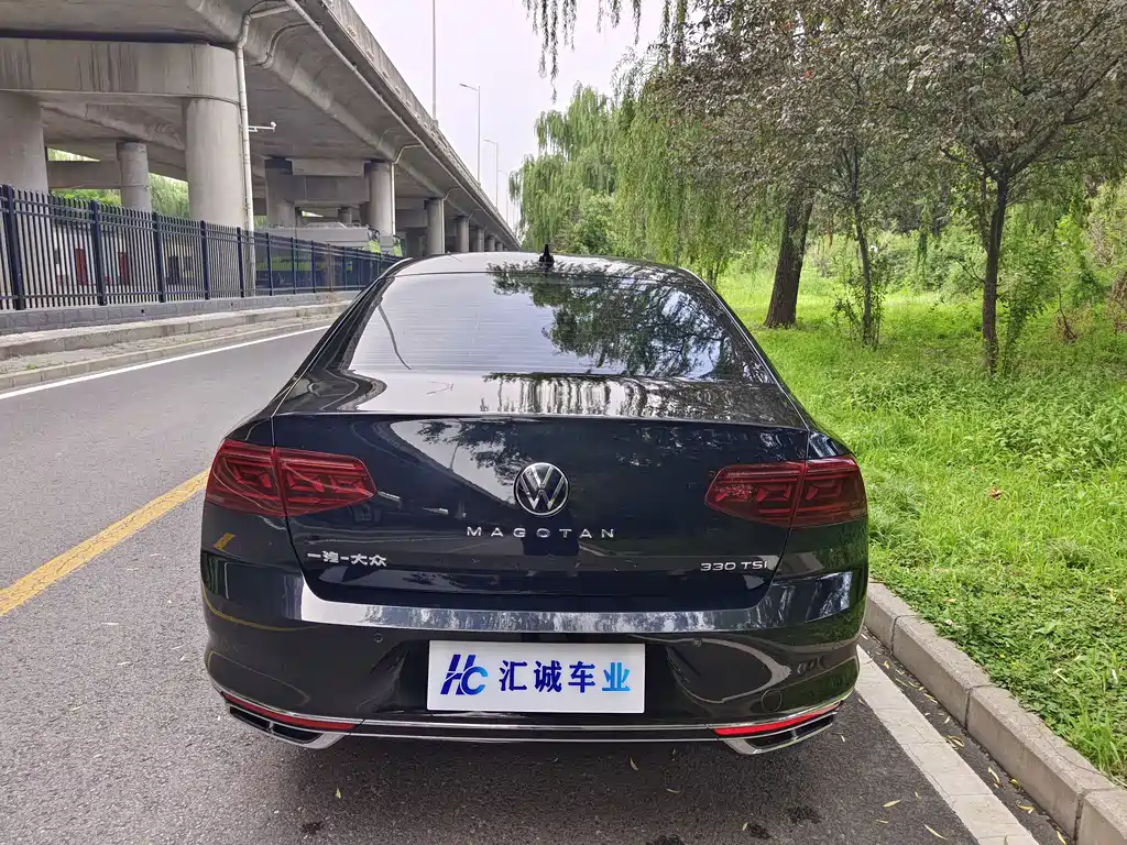 Magotan 200 10 K Commemorative 330 TSI DSG Luxury