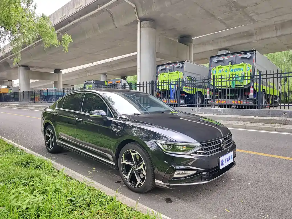 Magotan 200 10 K Commemorative 330 TSI DSG Luxury