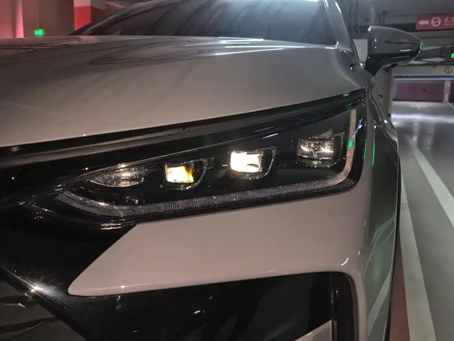 Tang NEV Smart Drive DM-i 115 KM Distinguished