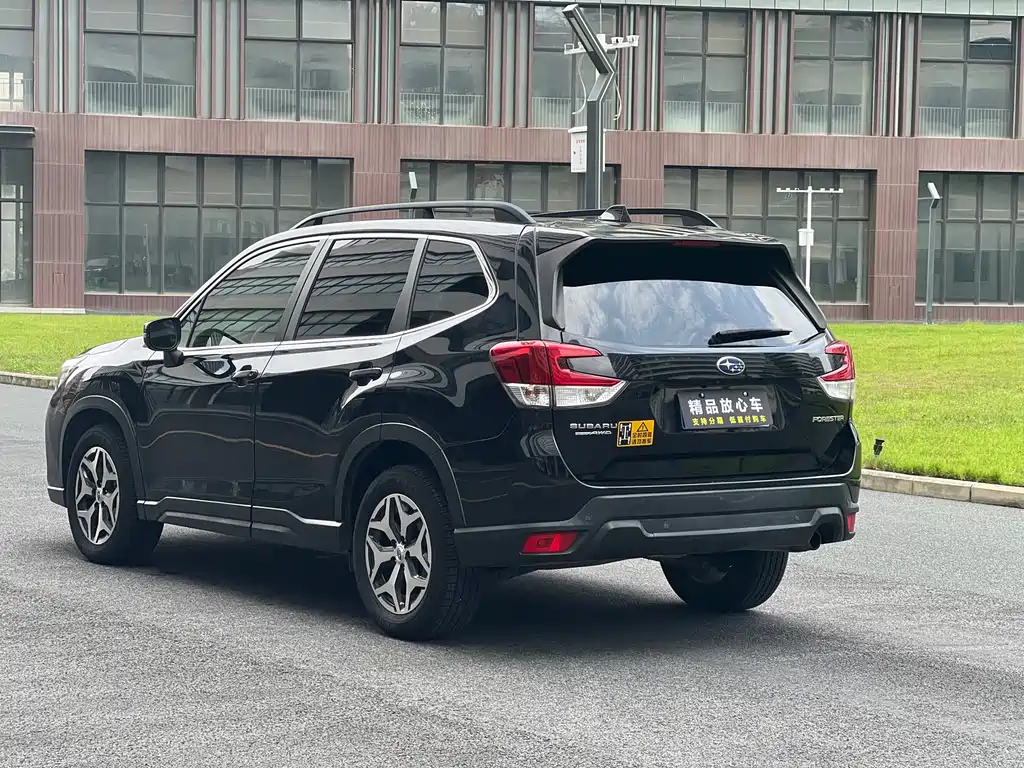 Forester 2.0 i Luxury EyeSight
