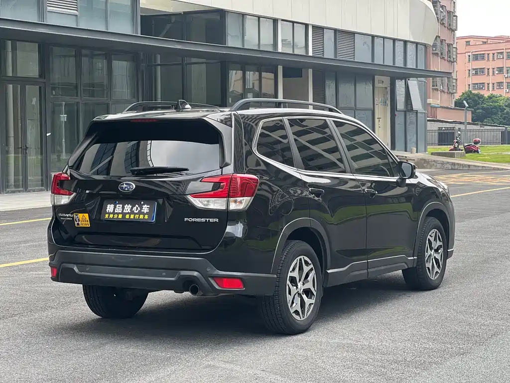 Forester 2.0 i Luxury EyeSight