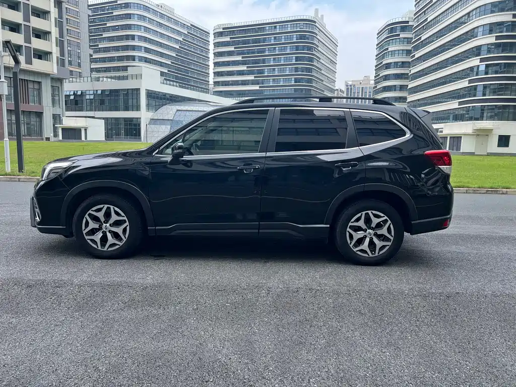 Forester 2.0 i Luxury EyeSight