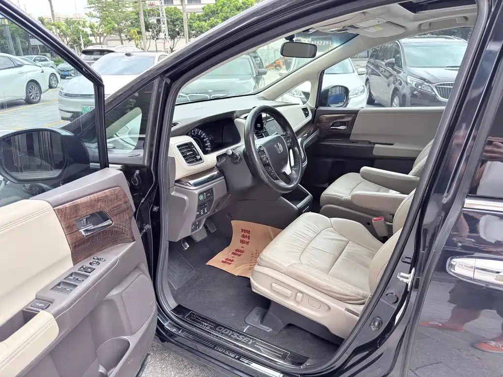 Odyssey 2.4 L Luxury