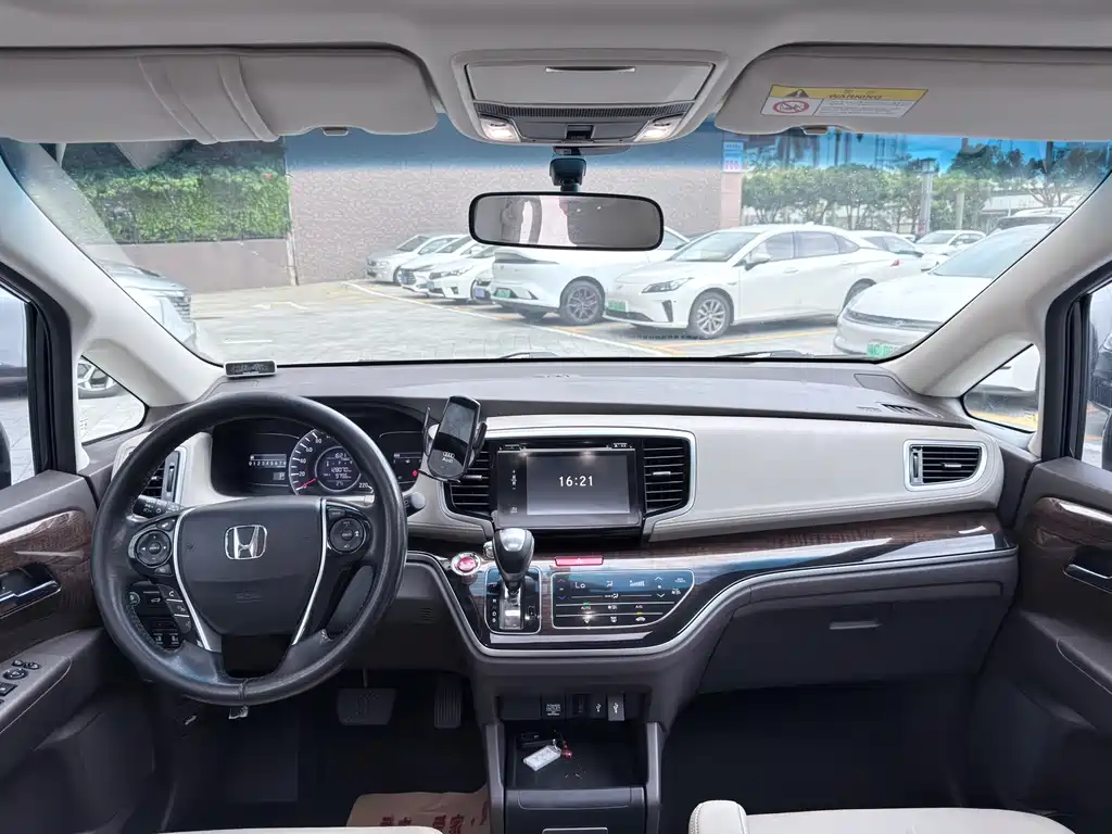 Odyssey 2.4 L Luxury