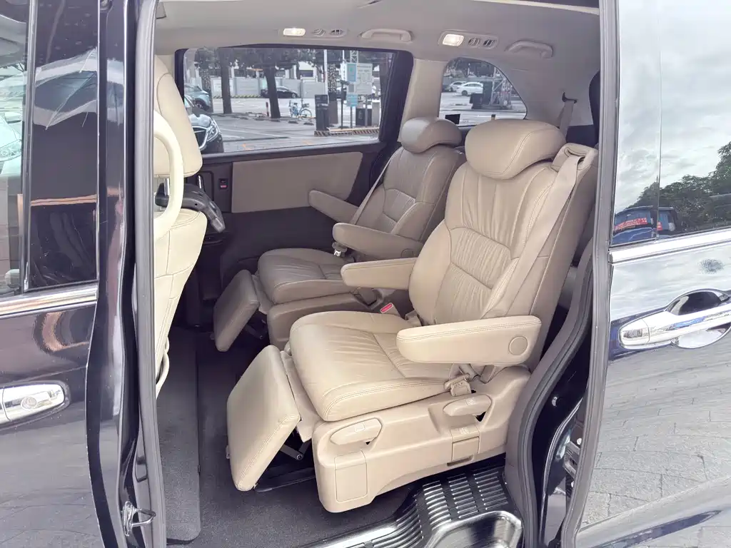 Odyssey 2.4 L Luxury