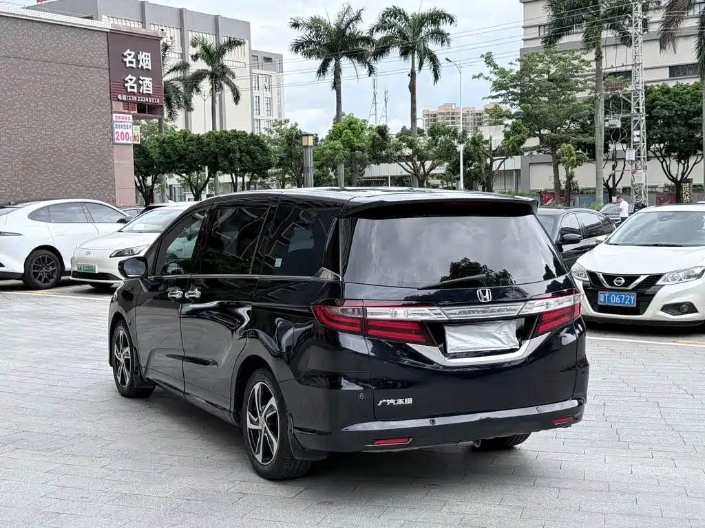 Odyssey 2.4 L Luxury