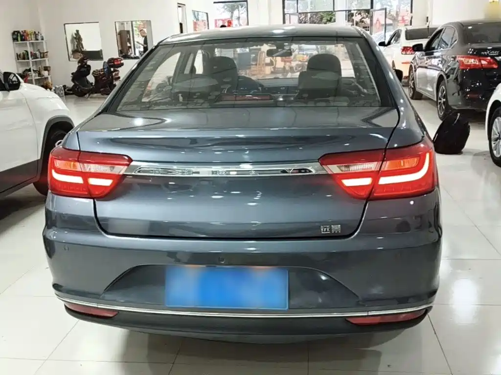 Vision 1.5 L Auto Happy