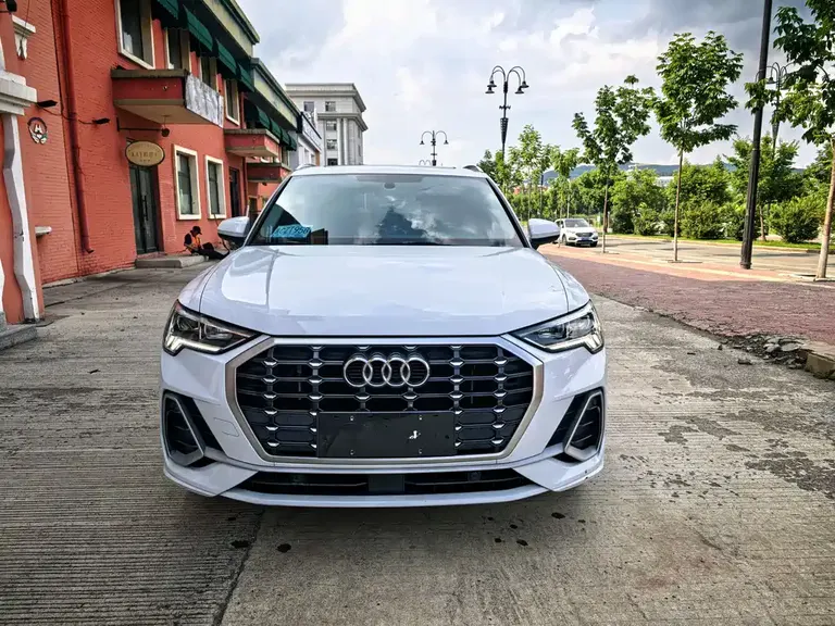 Audi Q3 35 TFSI Fashion Dynamic (1.4 T)