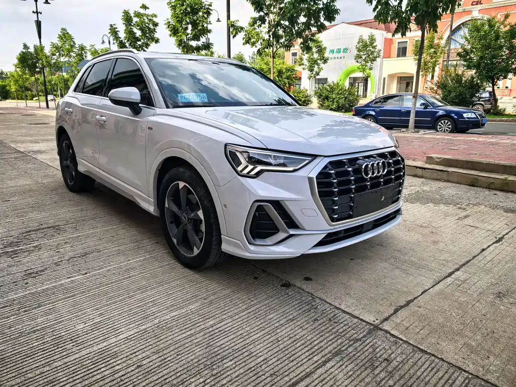 Audi Q3 35 TFSI Fashion Dynamic (1.4 T)