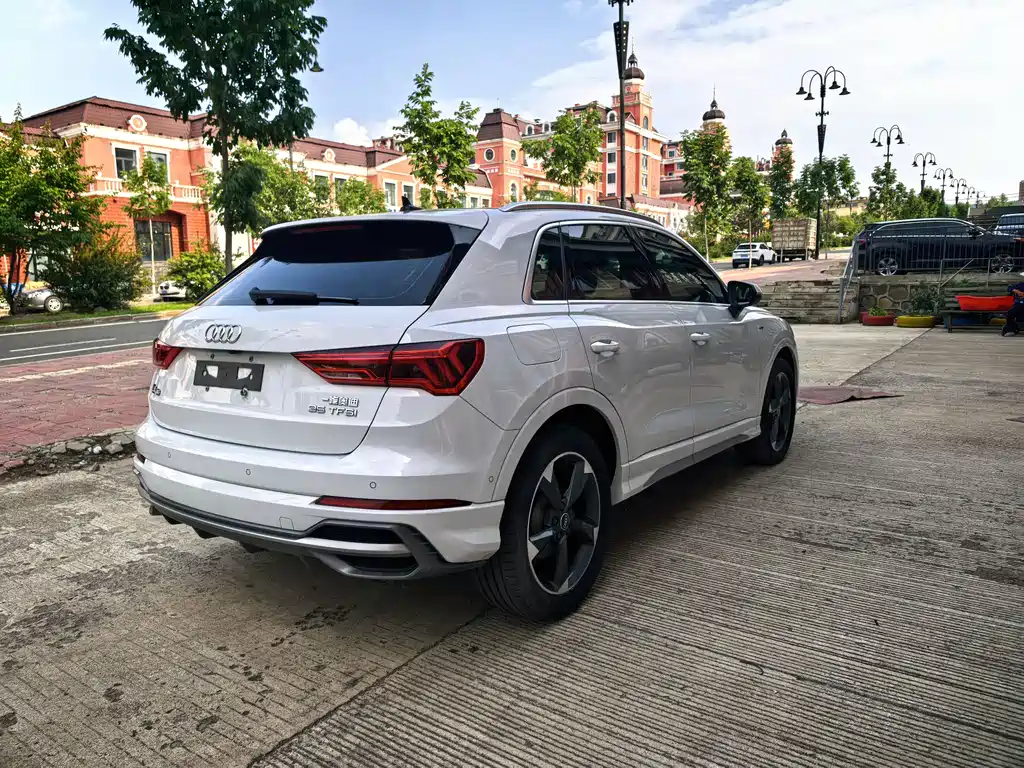Audi Q3 35 TFSI Fashion Dynamic (1.4 T)