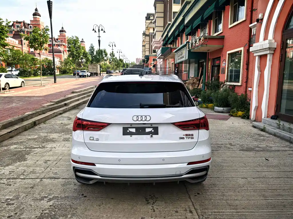 Audi Q3 35 TFSI Fashion Dynamic (1.4 T)