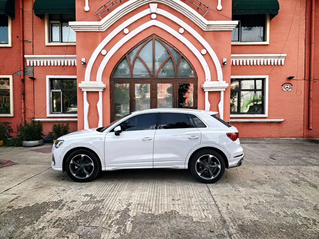 Audi Q3 35 TFSI Fashion Dynamic (1.4 T)