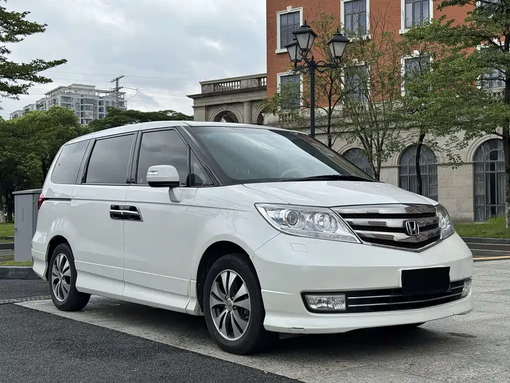 Elysion 2.4 L VTi-S Distinguished