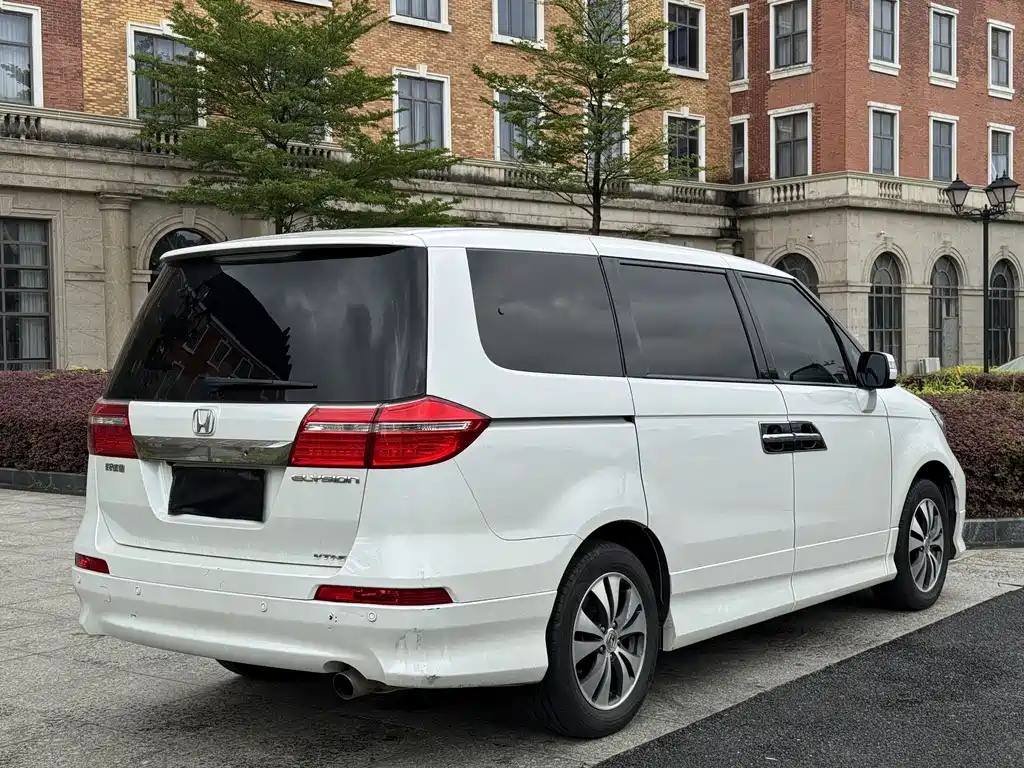 Elysion 2.4 L VTi-S Distinguished