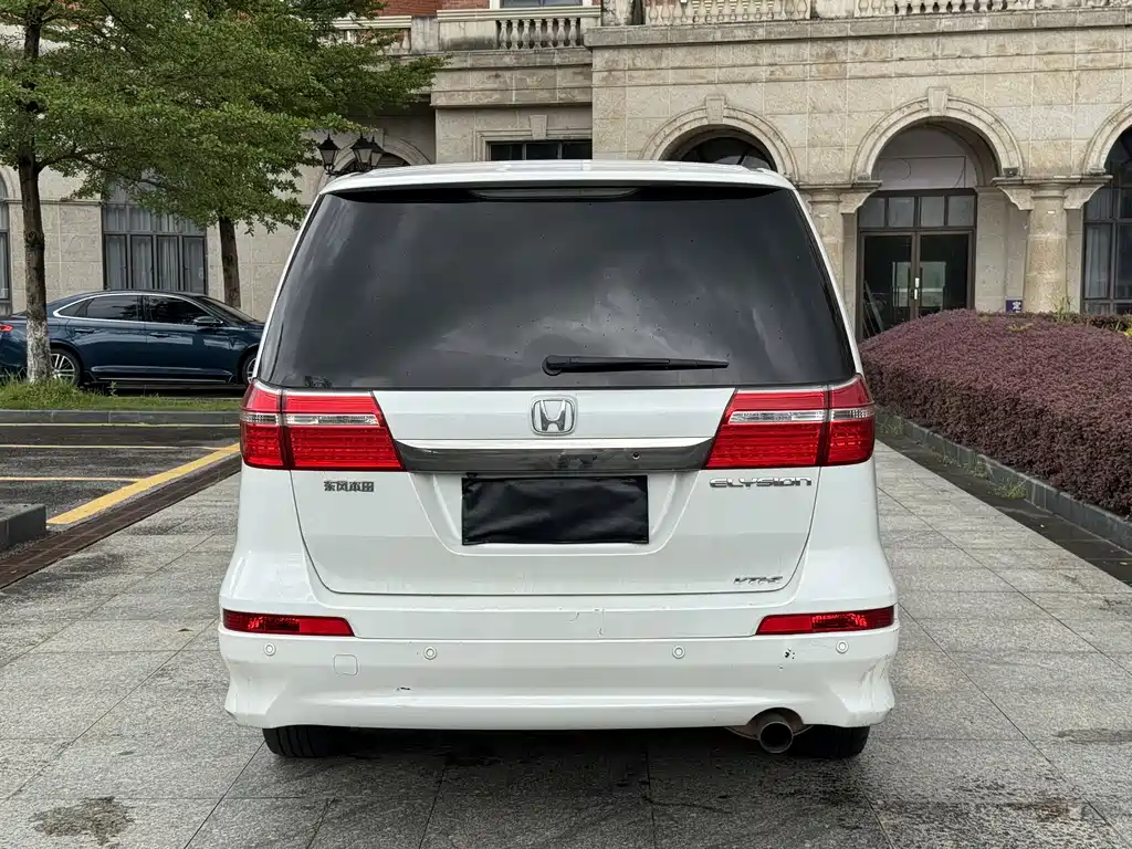 Elysion 2.4 L VTi-S Distinguished