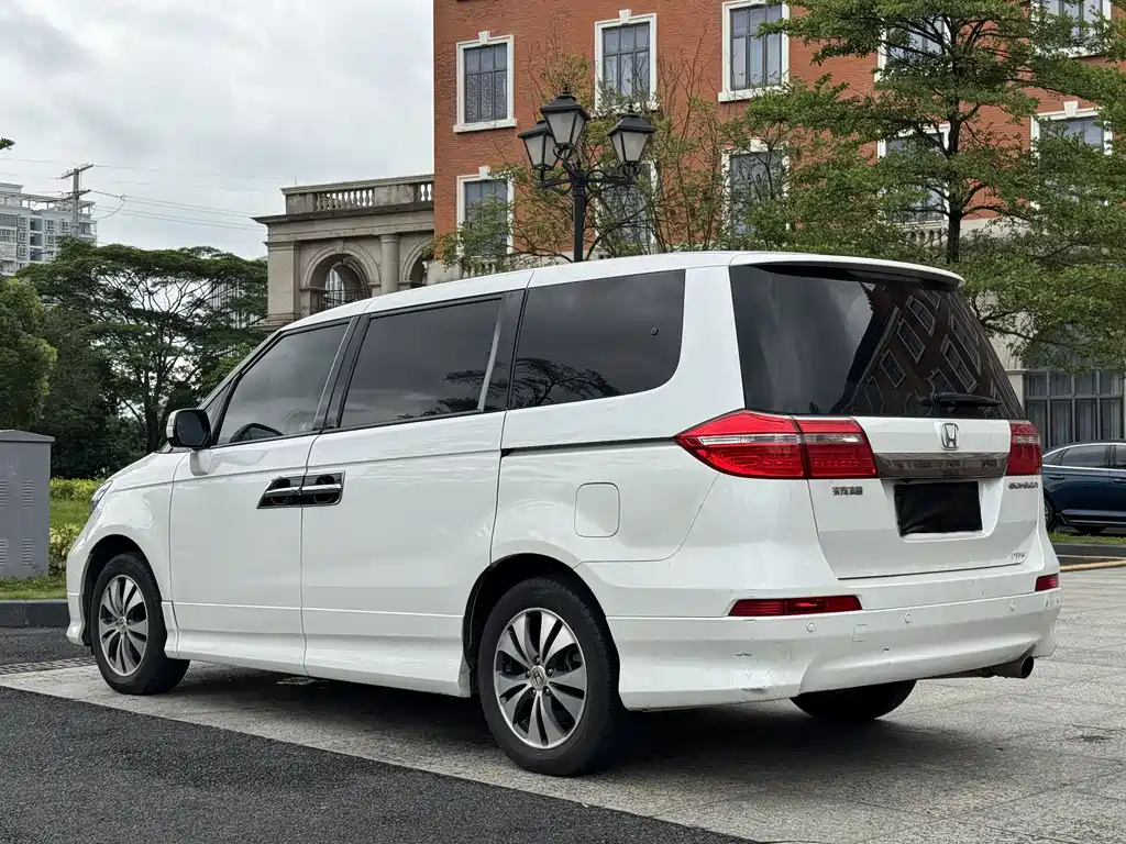 Elysion 2.4 L VTi-S Distinguished