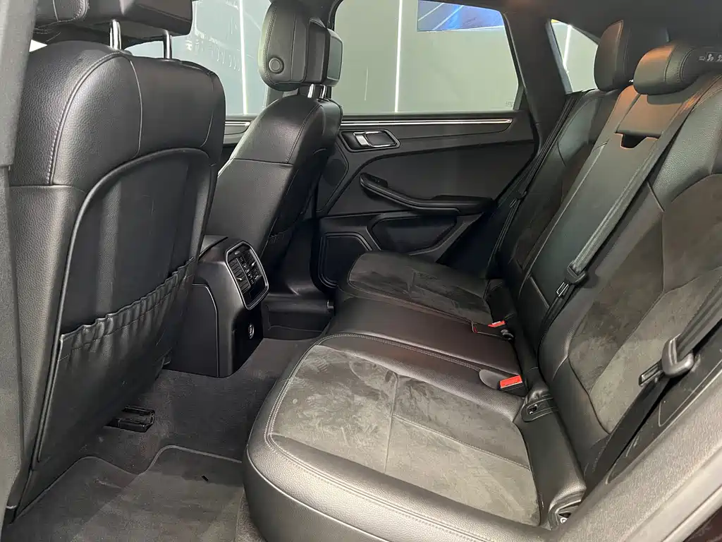 Macan Macan 2.0 T