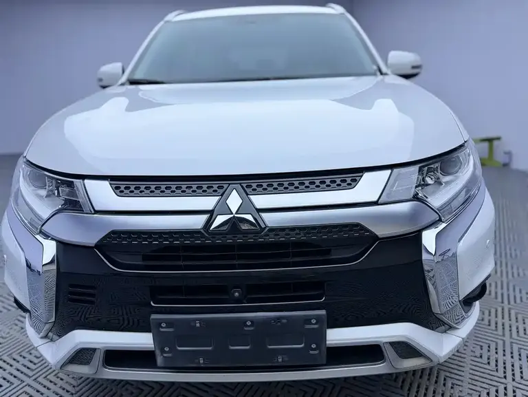Mitsubishi Outlander Facelift 2.0 L 2 WD Smooth Enjoyment 7-seat