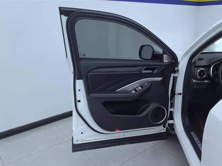 WEY VV6 2.0 T 2 WD Smart Guard +