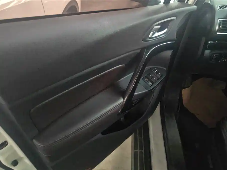 GAC Trumpchi GS4 传祺GS4 2019款 270 T 自动两驱豪华智联版