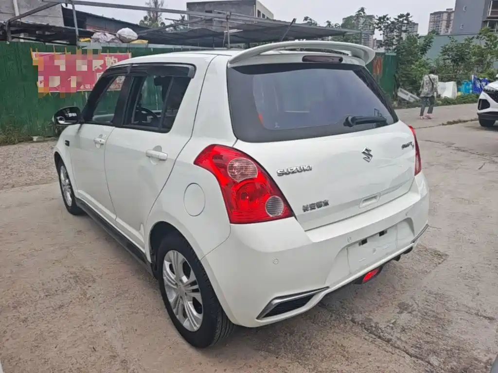 Swift 1.5 L Auto Standard