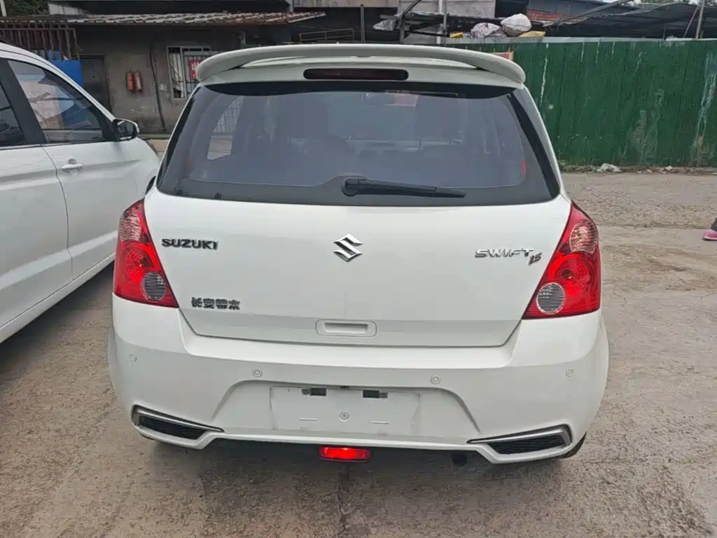 Swift 1.5 L Auto Standard