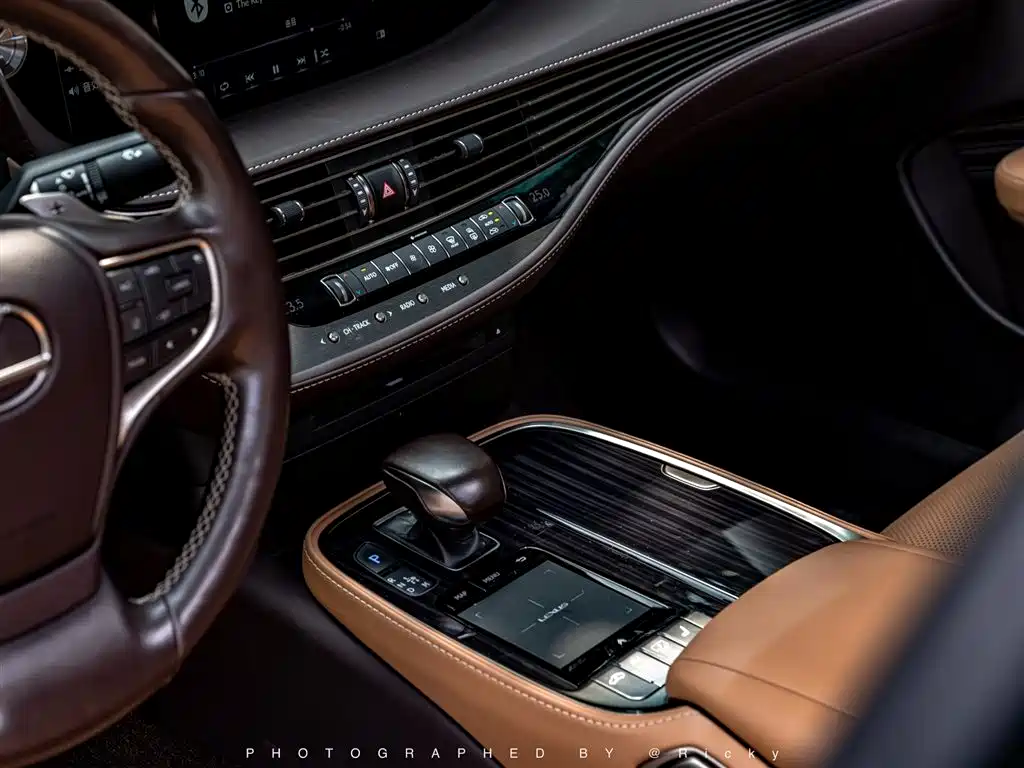 Lexus LS 500 h Outstanding CN-V
