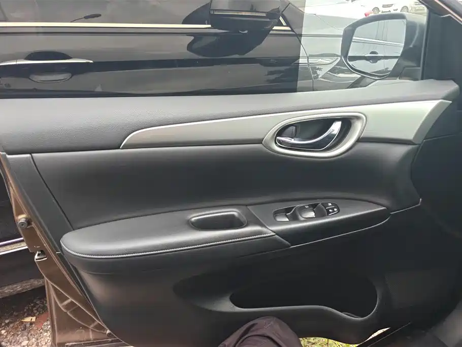 Sylphy Classic 1.6 XE CVT Comfort