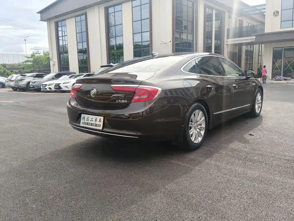 LaCrosse 20 T Luxury