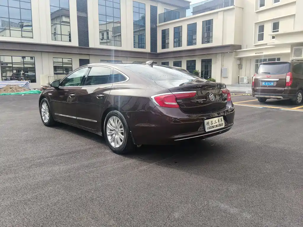 LaCrosse 20 T Luxury