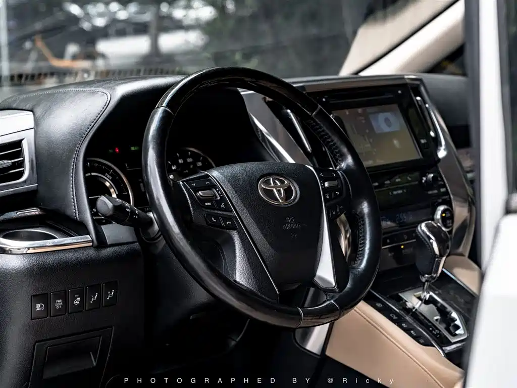 Alphard Dual Engine 2.5 L Distinguished