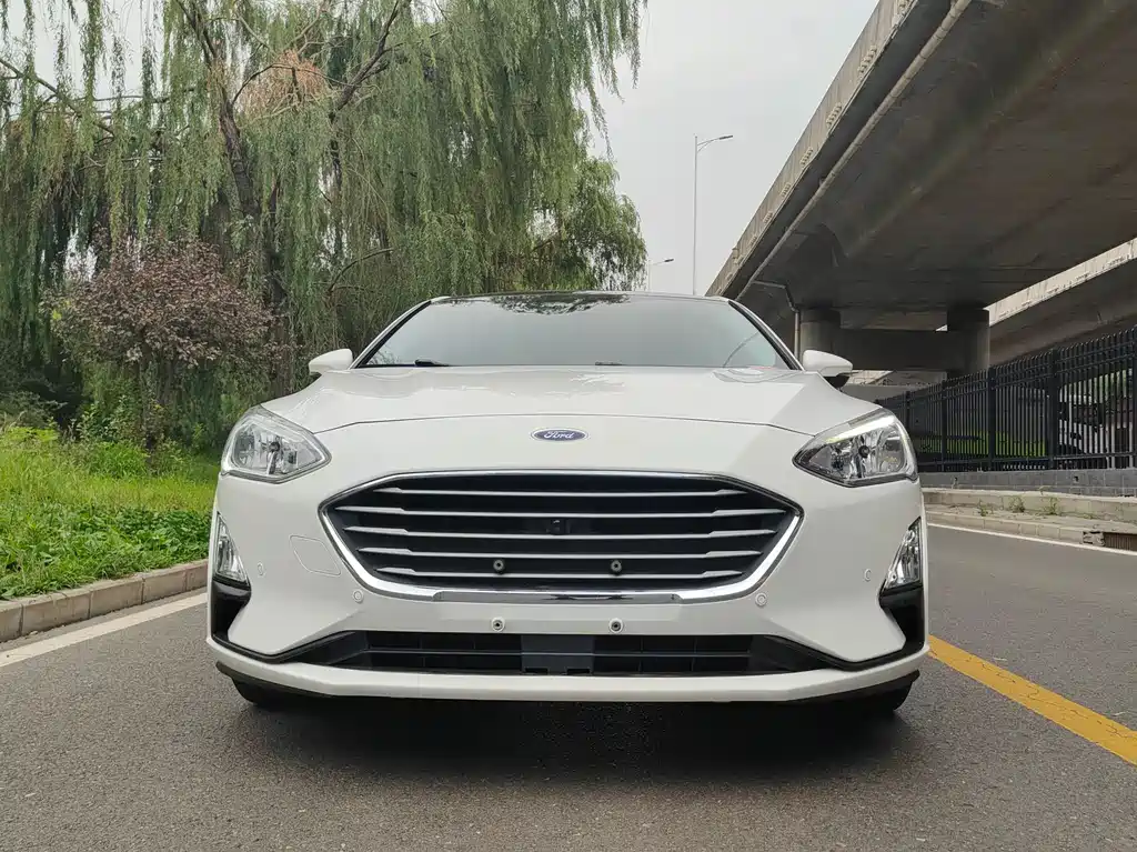 Focus Hatchback EcoBoost 180 Auto Sharp Trend