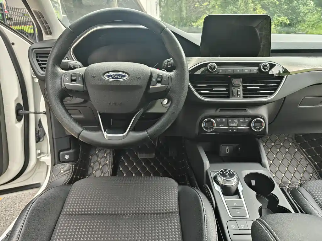 Focus Hatchback EcoBoost 180 Auto Sharp Trend