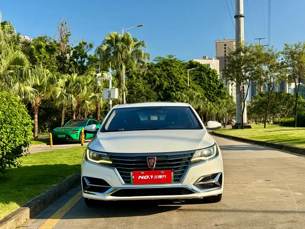 Roewe i6 NEV 45 T Hybrid Connected Smart Enjoyment