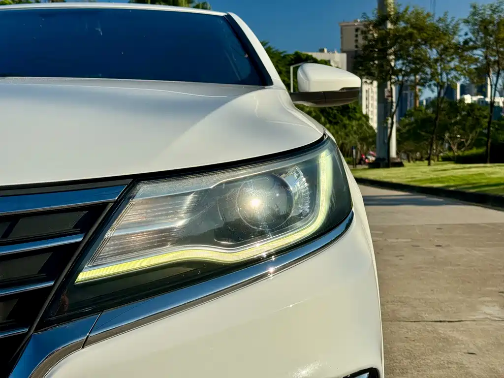 Roewe i6 NEV 45 T Hybrid Connected Smart Enjoyment