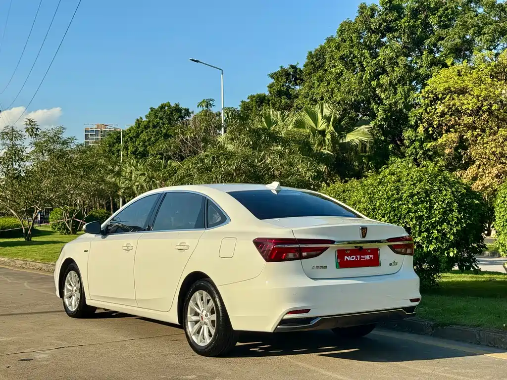 Roewe i6 NEV 45 T Hybrid Connected Smart Enjoyment