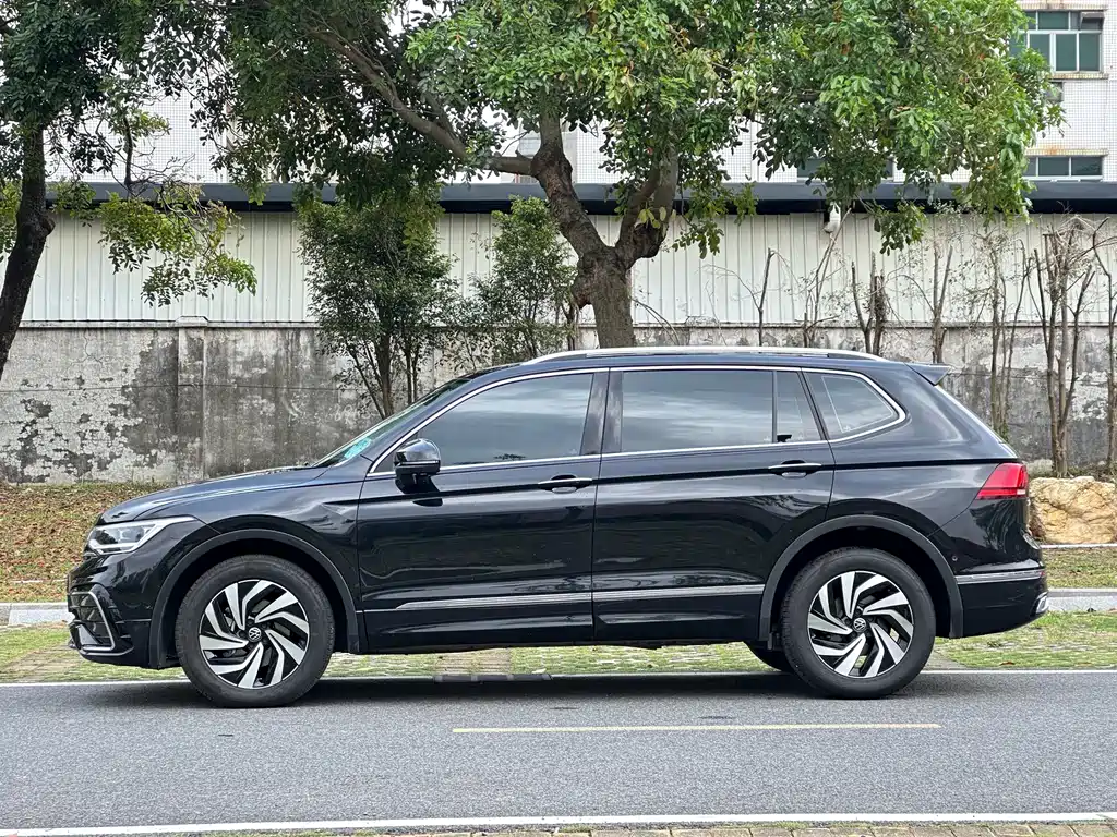 Tiguan L 330 TSI Auto 2 WD R-Line Premium