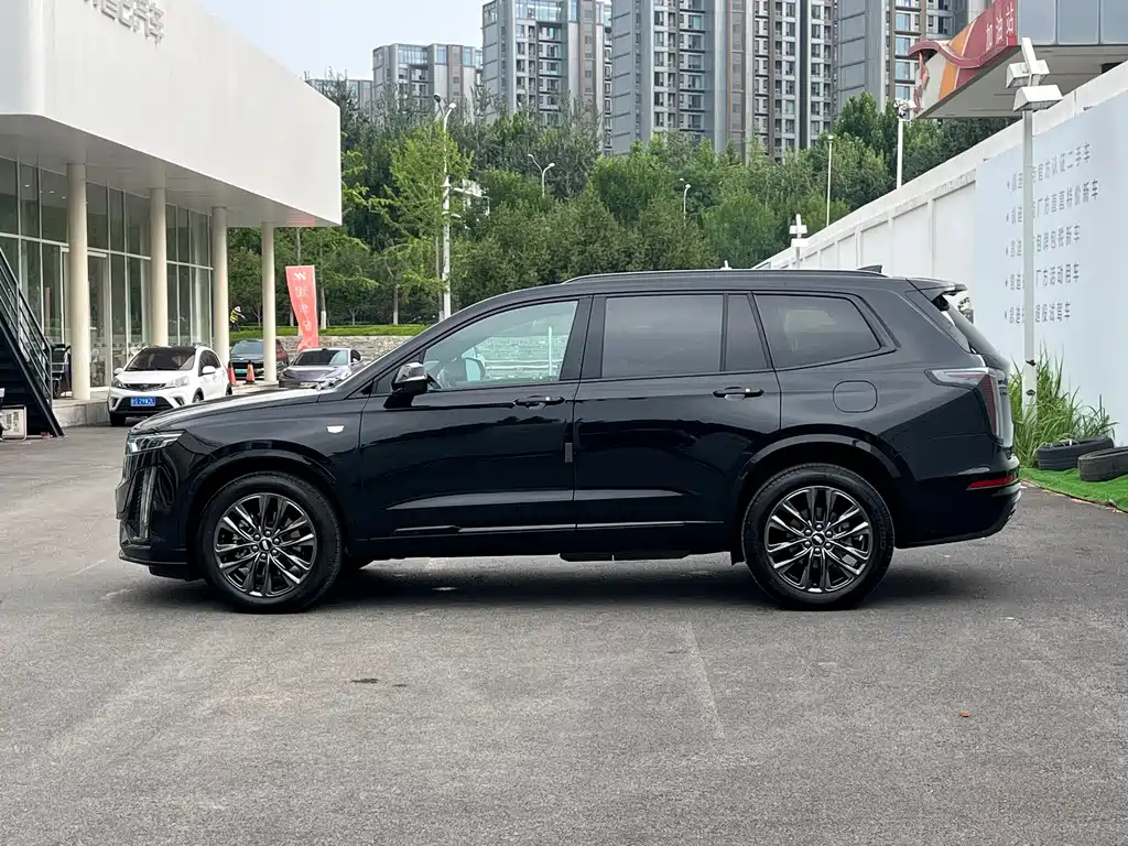 Cadillac XT6 2.0 T 6-seat 4 WD Distinguished Executive Black Label
