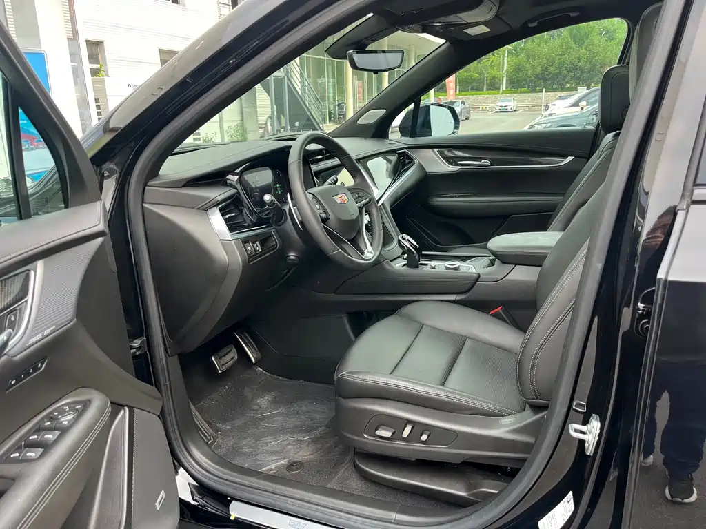 Cadillac XT6 2.0 T 6-seat 4 WD Distinguished Executive Black Label