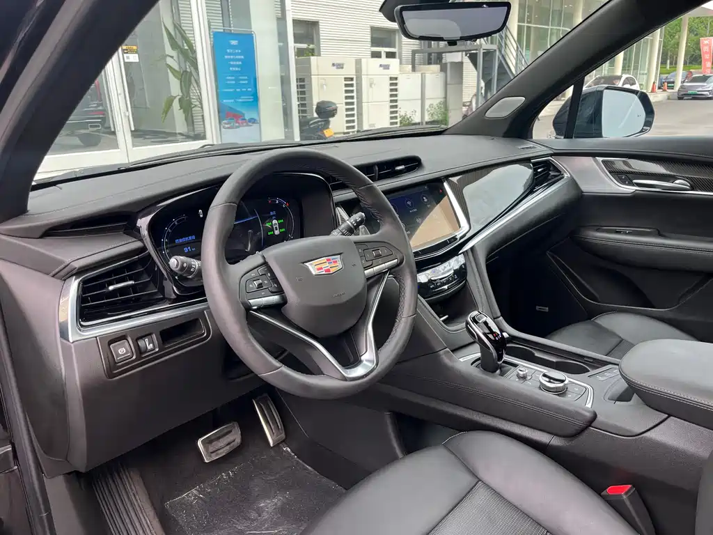 Cadillac XT6 2.0 T 6-seat 4 WD Distinguished Executive Black Label