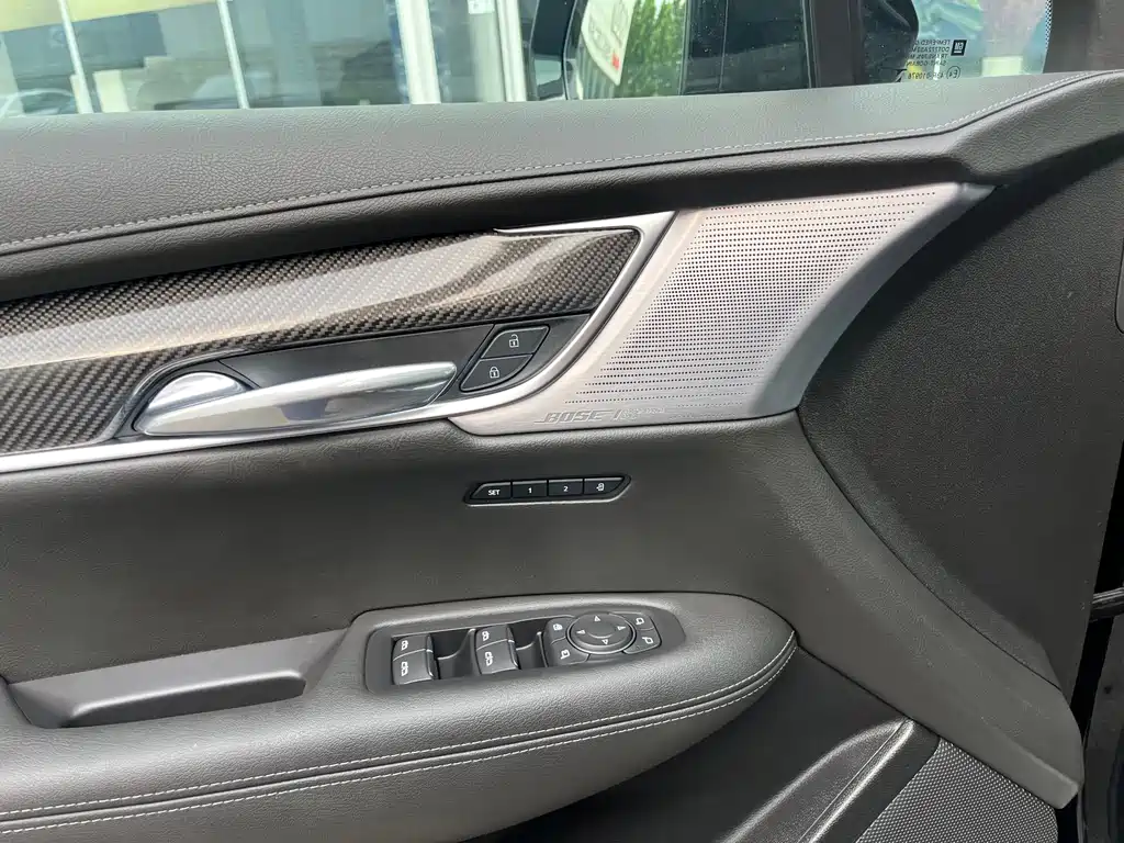 Cadillac XT6 2.0 T 6-seat 4 WD Distinguished Executive Black Label