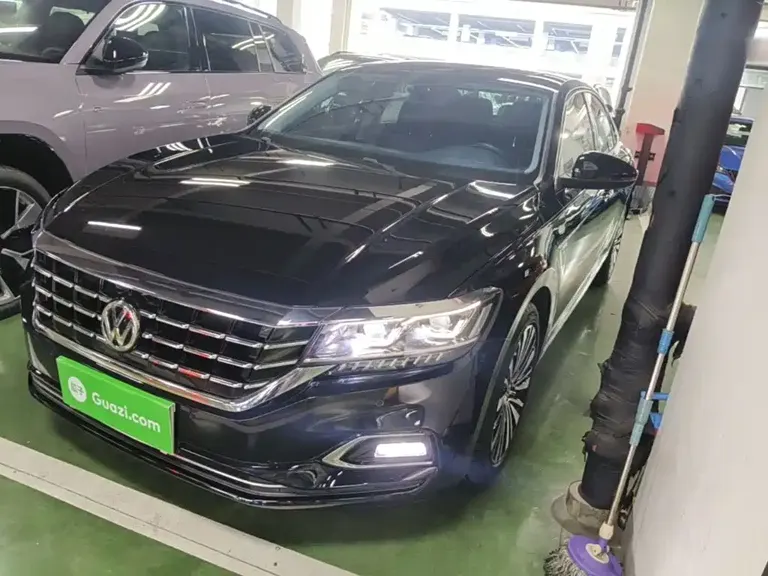Volkswagen Passat 330 TSI Luxury CN-V