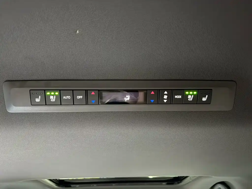 Sienna 2.5 L Hybrid Distinguished